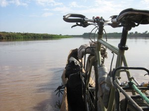 Kanot over Omoriver, South omo Valley, Etiopien Kanot over Omoriver, South omo Valley, Etiopien